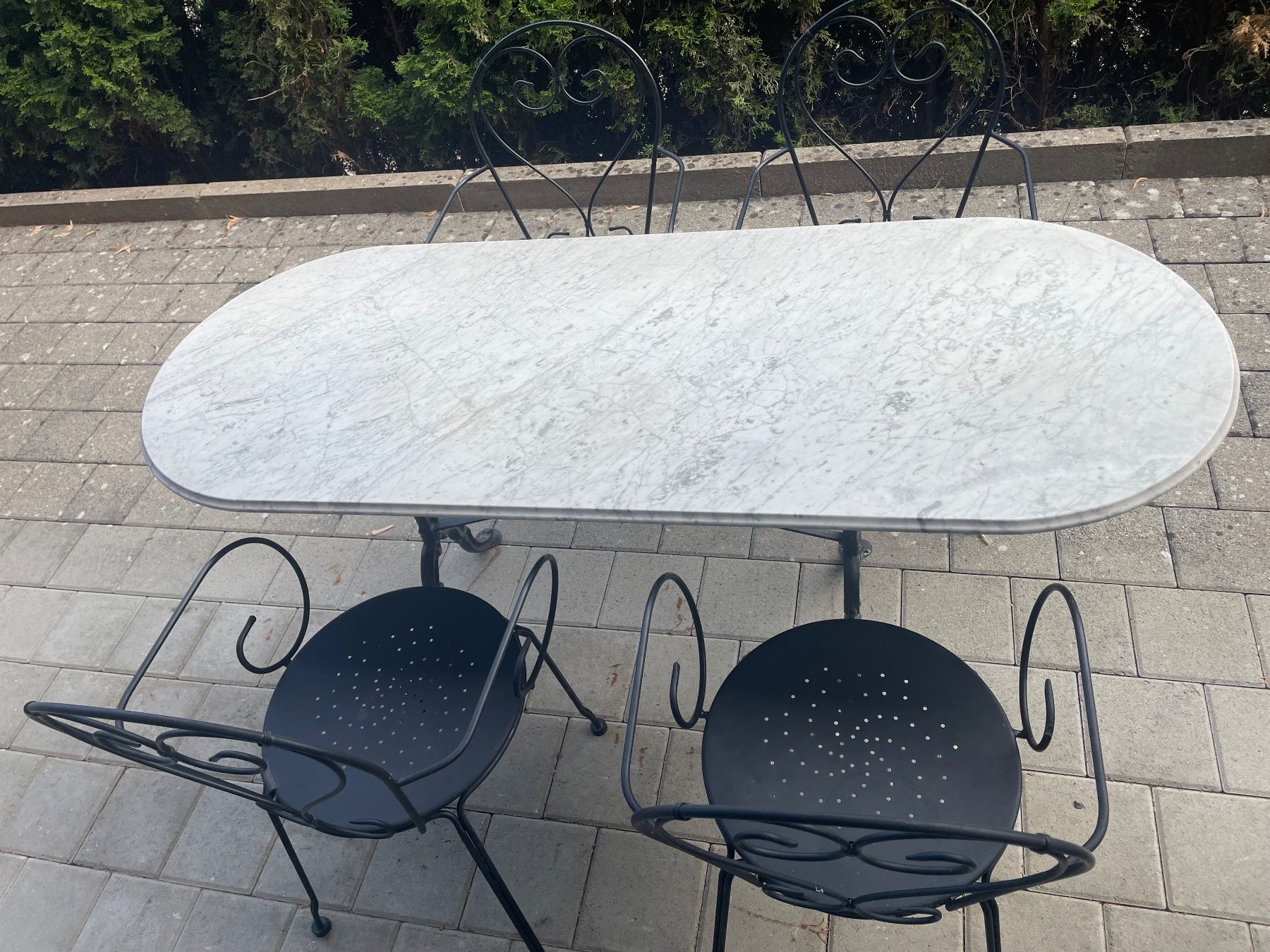 Tavoli: Bistrotisch Marmor, oval, Eisen Untergestell – Usato da Neerach venduto da Asi20