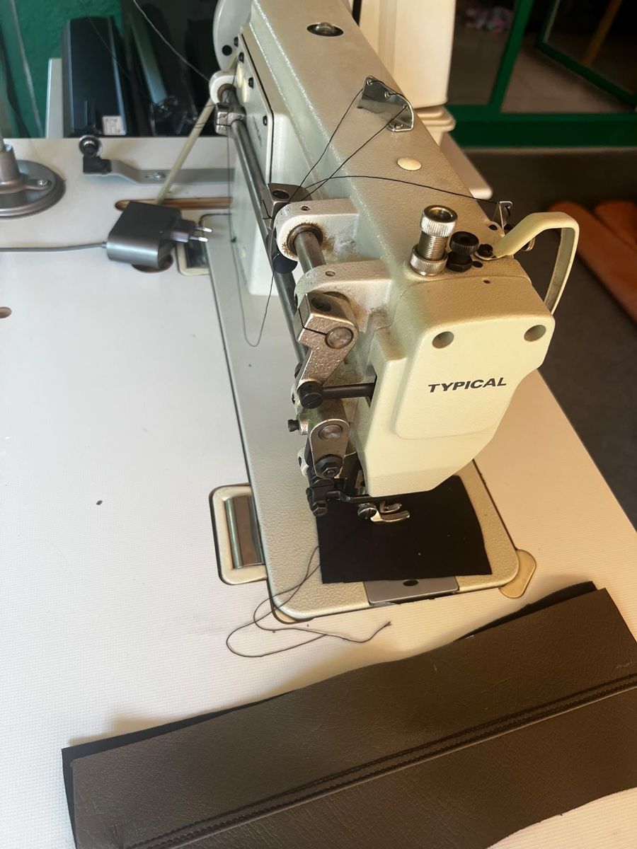 Machines à coudre: Nähmaschine Industrie Typikal 6-7d  – D'occasion à Hinteregg par nic_l5zl 1