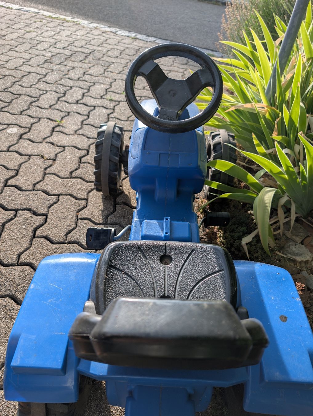 Fahrzeuge für Kinder: Grosser Kinder Trettraktor blau – Gebraucht aus Witterswil von Richi444 1