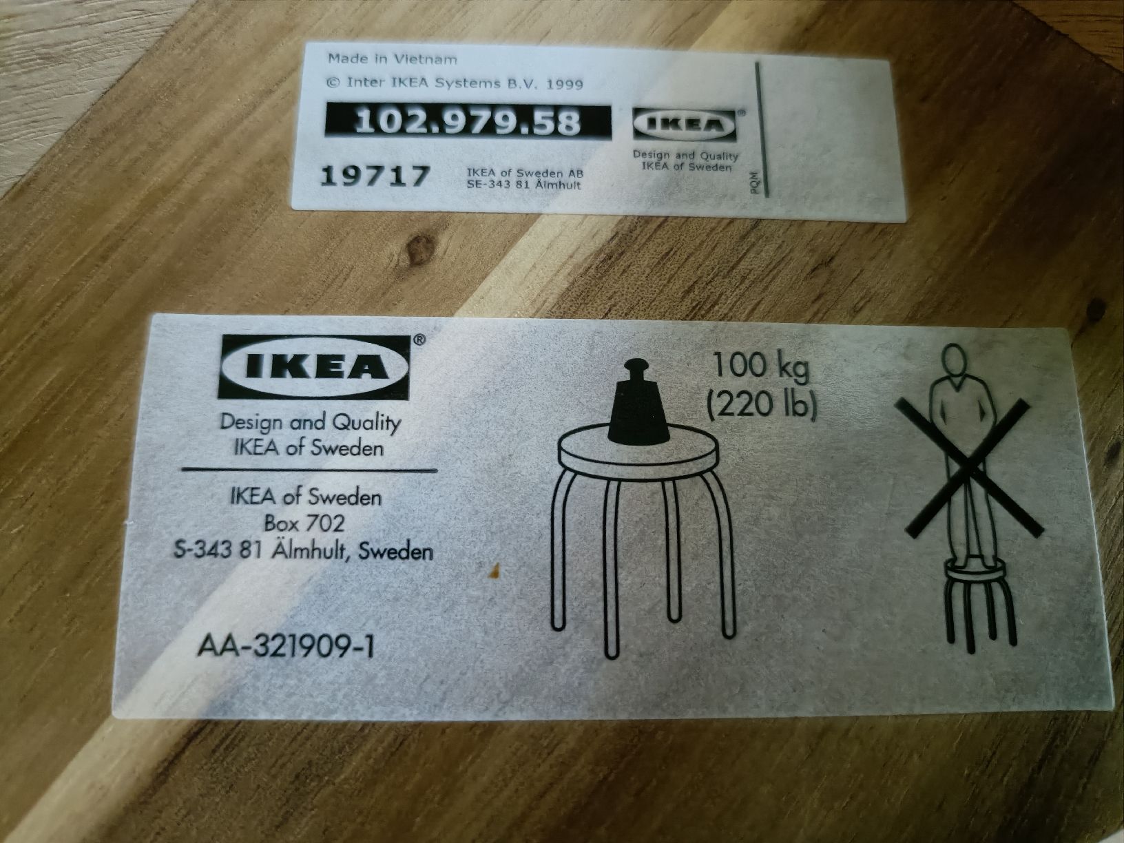 Tavoli: Holztisch mit 3 Hocker Ikea Skogsta – Usato da Buchrain venduto da Siro82 1