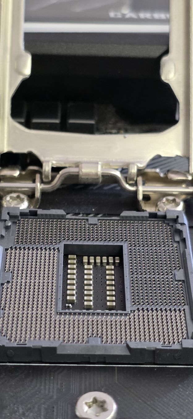 MSI Schede madri: MSI MPG Z390 Gaming Pro Carbon – Usato da Brig venduto da N1TR-0 5