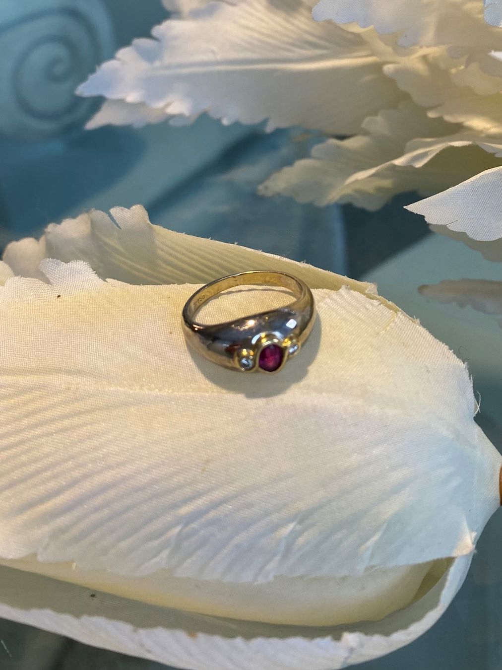 Bagues: WEISSGOLD-RING MIT RUBIN UND DIAMANTEN – D'occasion à Eschenbach SG par Lady020 1