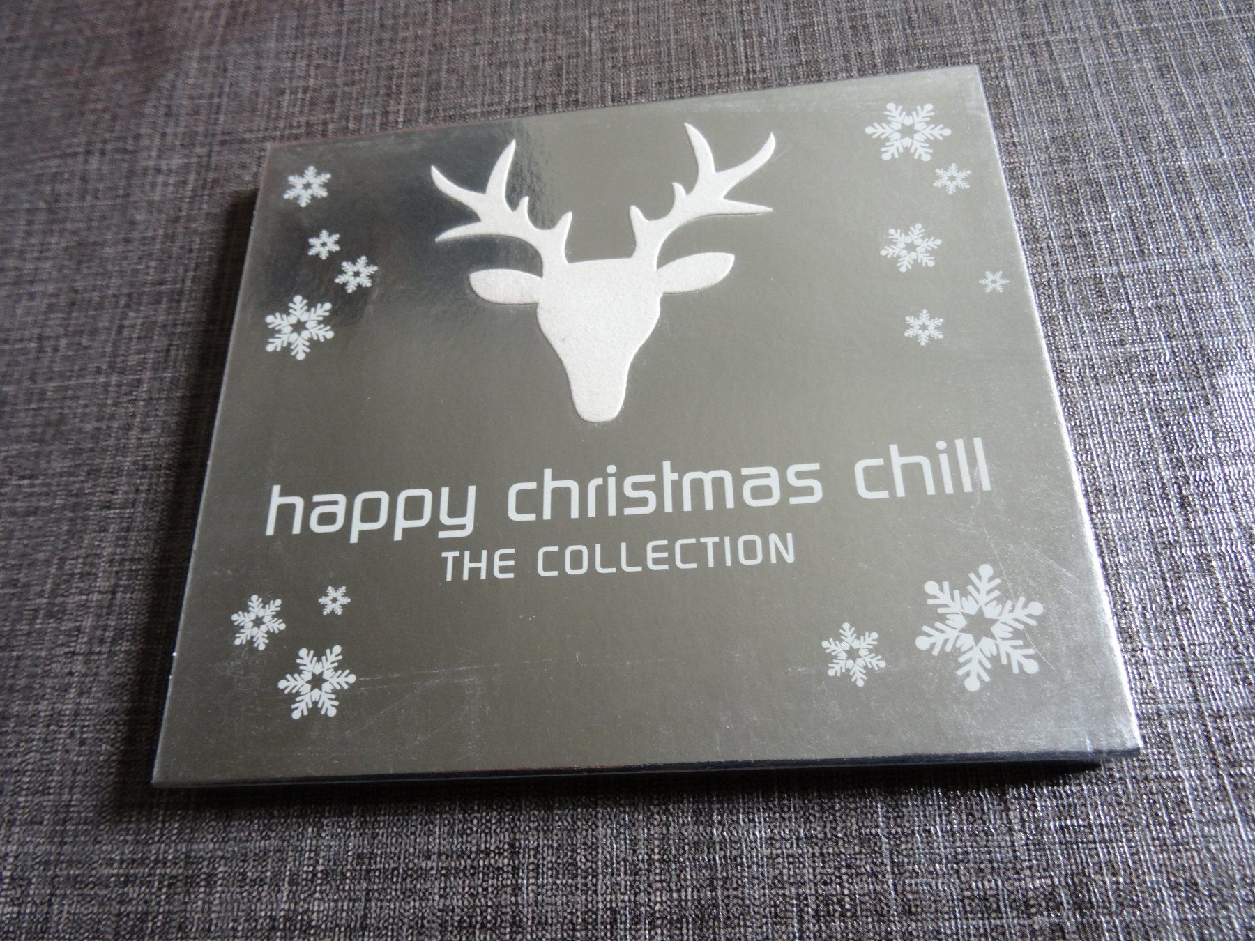CD: Happy Christmas Chill - The Collection CD – Usato da Olten venduto da Disc-Ausverkauf
