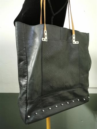 Ledertasche von PIECES schwarz Glattleder Shopper