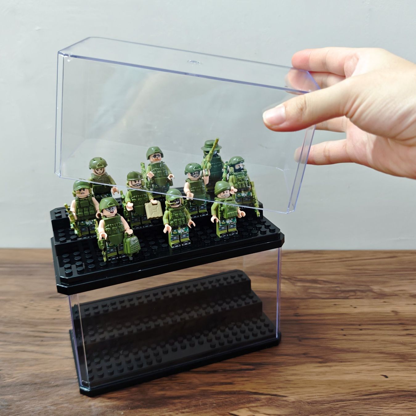 Lego Kit di costruzioni: 1 stk - Lego Minifigure Display Case only – Nuovo (secondo la descrizione) da Glattbrugg venduto da har_jgc7 2
