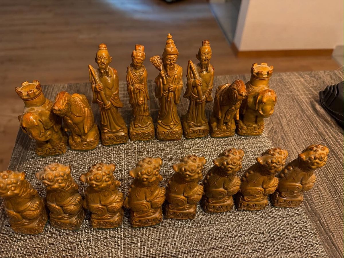Jeux: Schachfiguren – D'occasion à Gossau ZH par aiu_ylh7