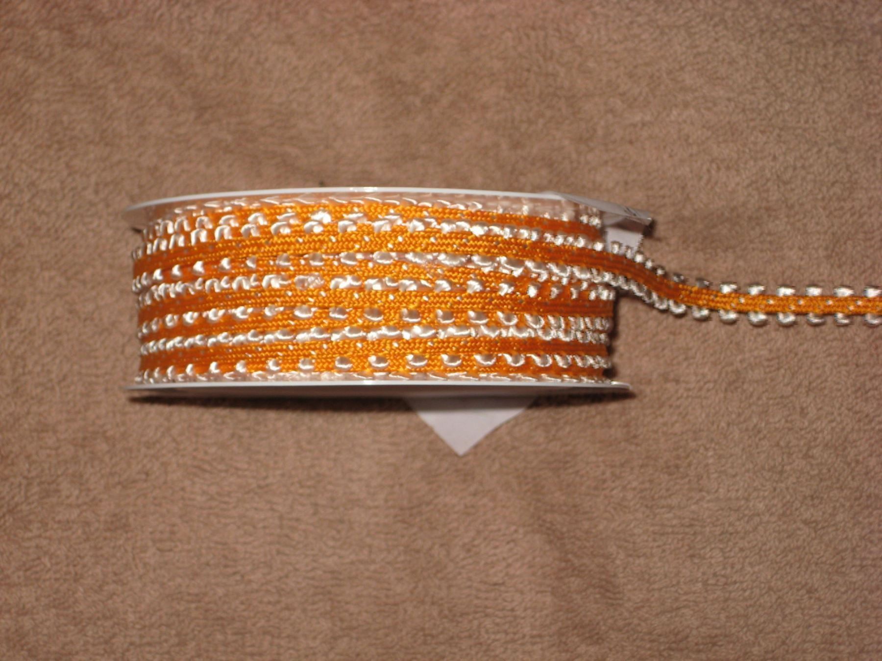 Nastri decorativi: Borte Polyamid orange / weiss 7mm breit Reststück! – Nuovo e nell'imballaggio originale da Füllinsdorf venduto da Schlupp