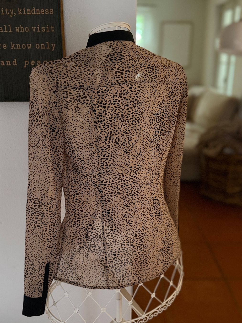 Guess Chemisiers: Guess Bluse 36 Leoprint – D'occasion à Fehraltorf par Erdo81 2