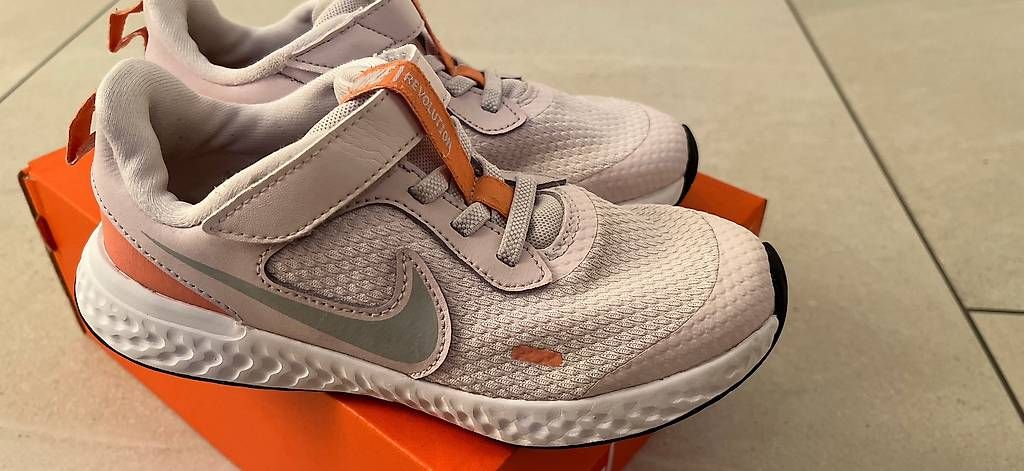 Scarpe per ragazze: Sneaker Nike Grösse 31 – Usato da Kastanienbaum venduto da pet_57dn 2