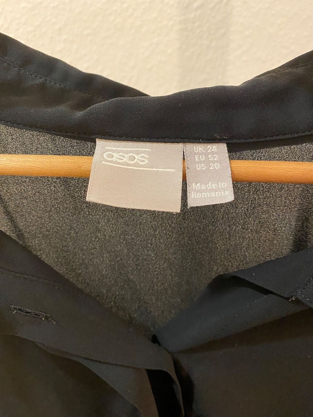 Asos Camicette: Asos Bluse luftig mit Knöpfen schwarz Gr. 52 – Usato da Pratteln venduto da a23_j2gs 3