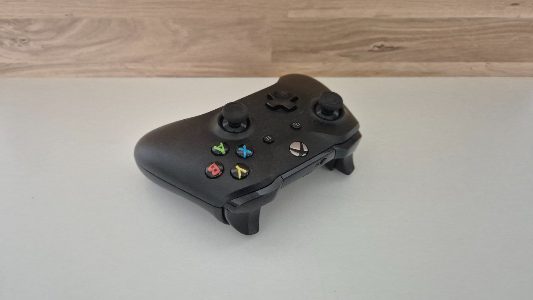 Controller: Microsoft Xbox One Wireless Controller Schwarz – Nuovo (secondo la descrizione) da Bassersdorf venduto da retrolab 1