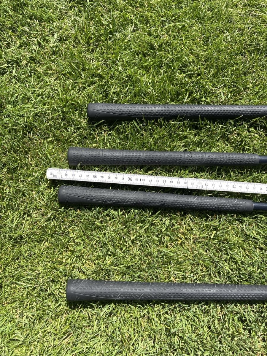 Mazze & Set: PING Golftasche mit Regenschutz und 15 Schläger – Usato da Russikon venduto da Opportunity 4