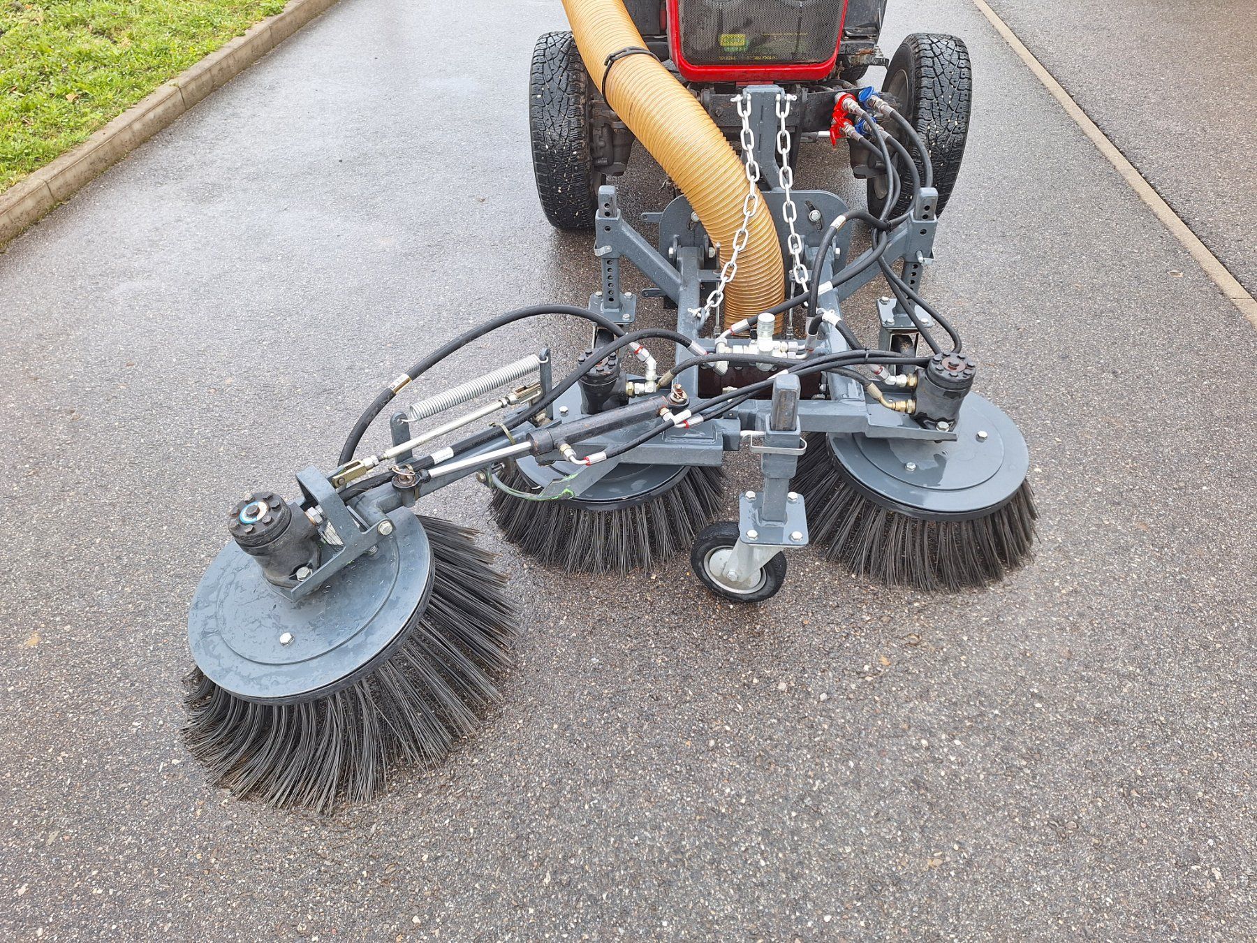 Tutte le macchine: Kehrmaschine zu Traktor – Usato da Brünisried venduto da puerrop 2