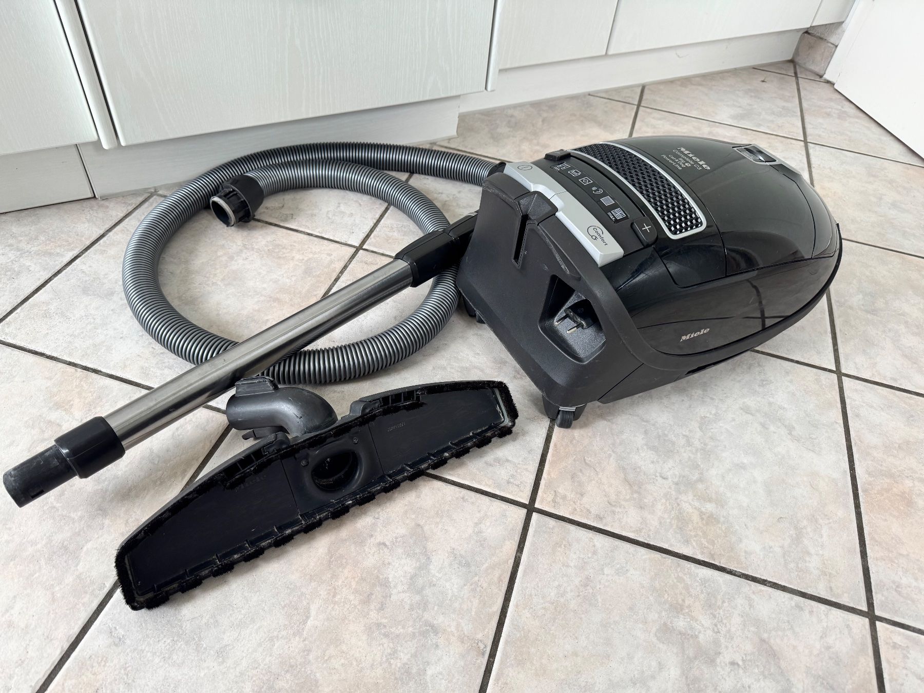 Miele Aspirapolveri & Accessori: Staubsauger Miele Complete C3 Cat & Dog – Usato da Frauenfeld venduto da difi67 5