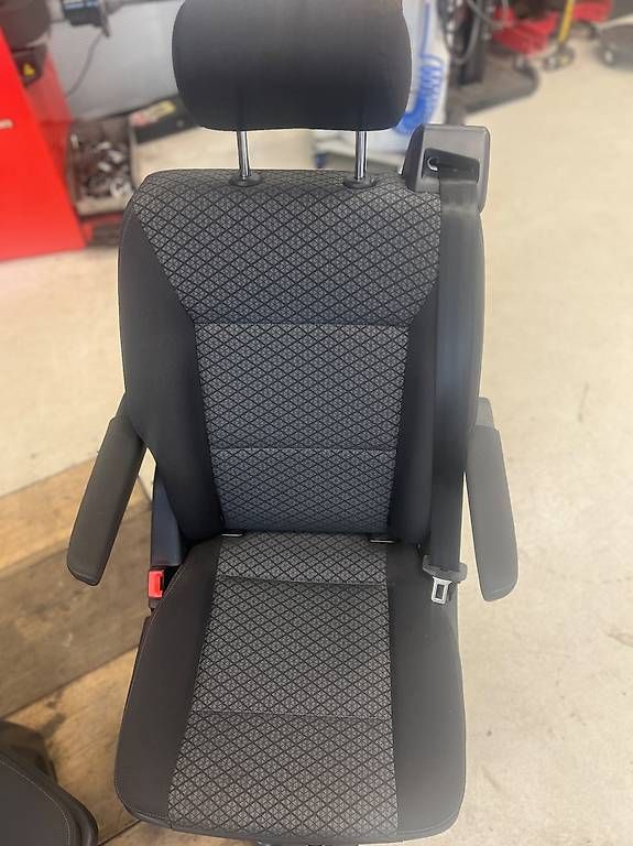 VW Altri accessori per camping: VW Drehsitze T5/T6/T6.1 – Usato da Zollikofen venduto da Mufu2 1