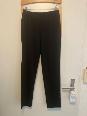 Oska Hose Gr. 1, enganliegend und dehnbar