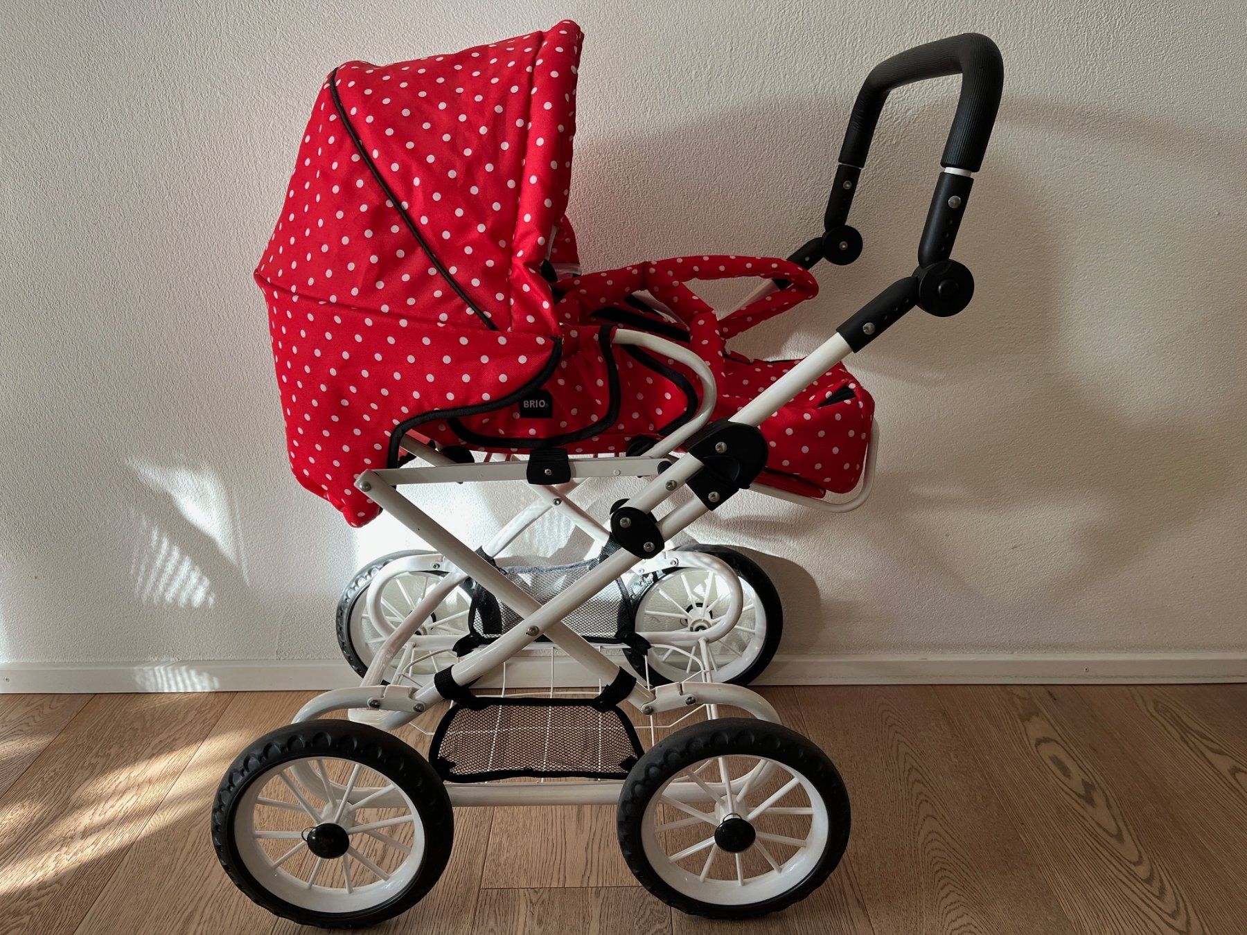 BRIO - Puppenwagen Combi, rot mit Punkten (D'occasion)  Einsiedeln pour  CHF 10  avec livraison | Acheter sur Ricardo