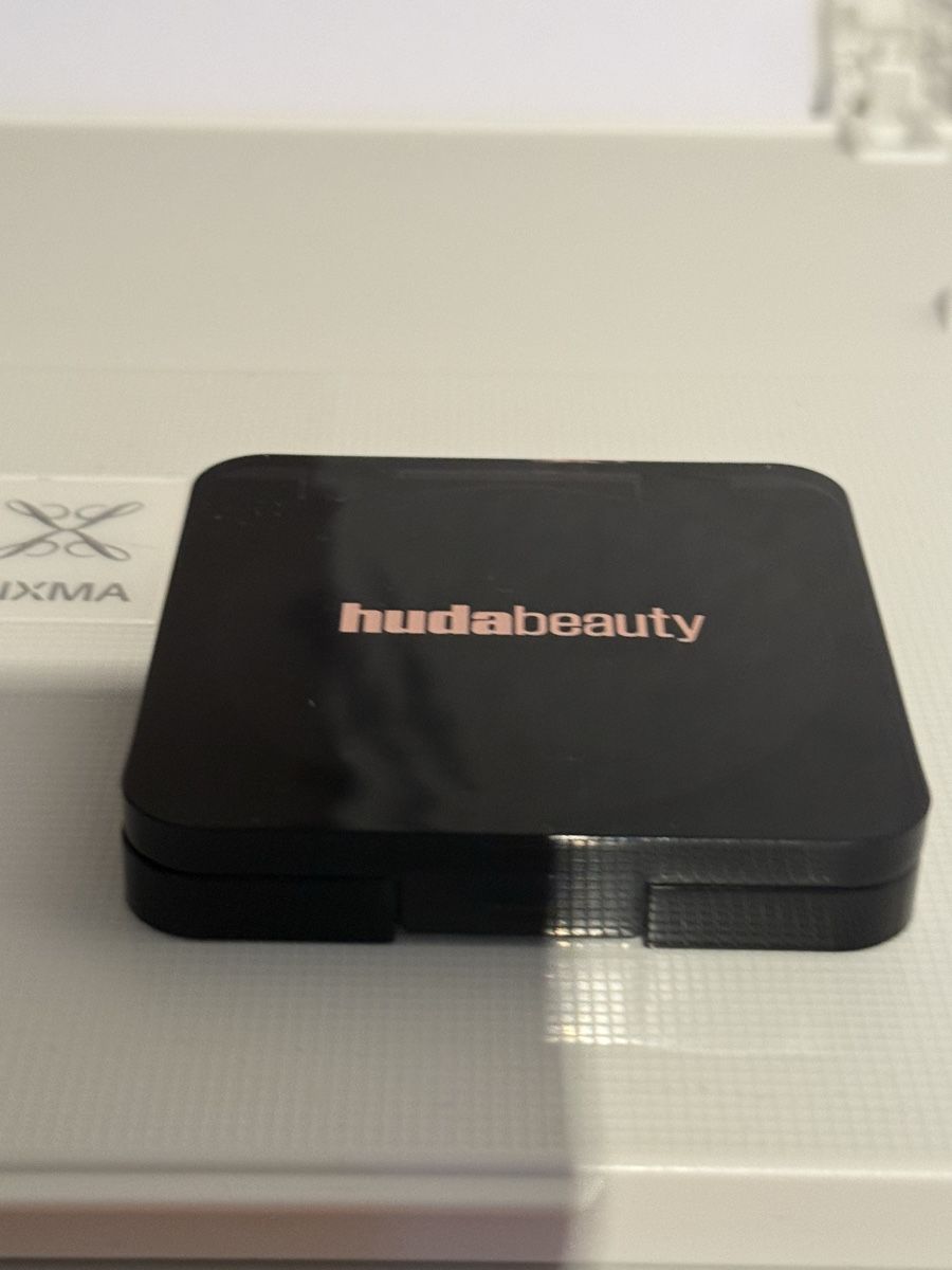 Huda Beauty Maquillage: Huda Beauty easy bake pressed powder – D'occasion à Missy par meduse18