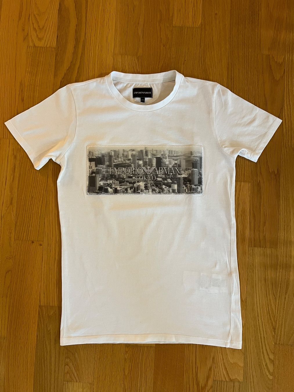 Armani Hemden, T-Shirts & Polos: T-shirt Armani 166 – Gebraucht aus Cologny von PEACEANDLOVE