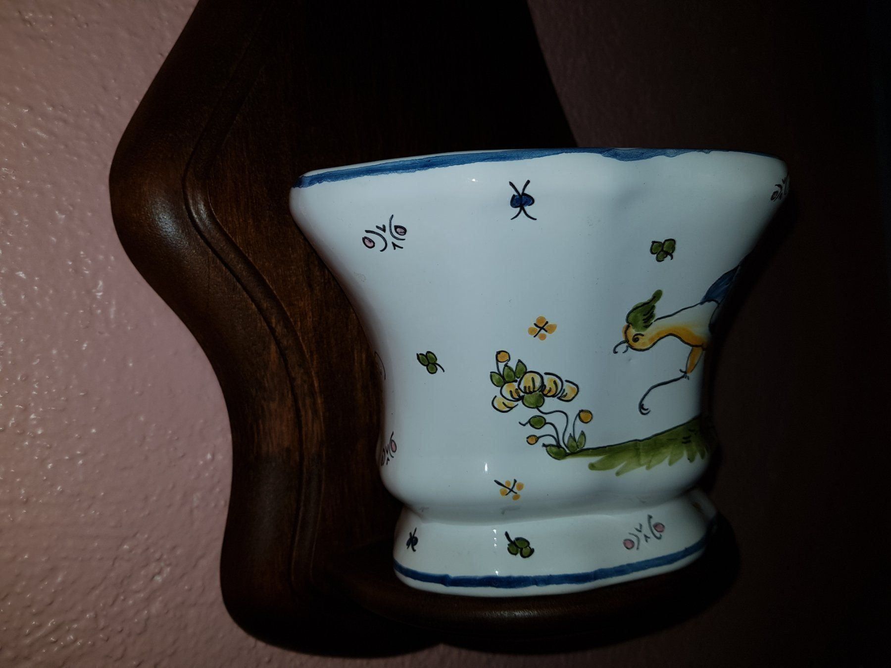 Vasi & Recipienti: Pique fleurs mural en faïence Moustiers – Usato da Cossonay-ville venduto da Super-Price-Quality 4