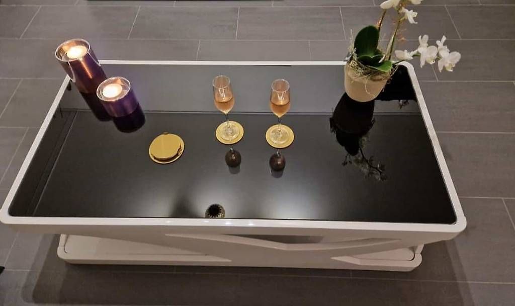 Tavoli: Moderner Couchtisch SalesFever – Usato da Weinfelden venduto da michaelino