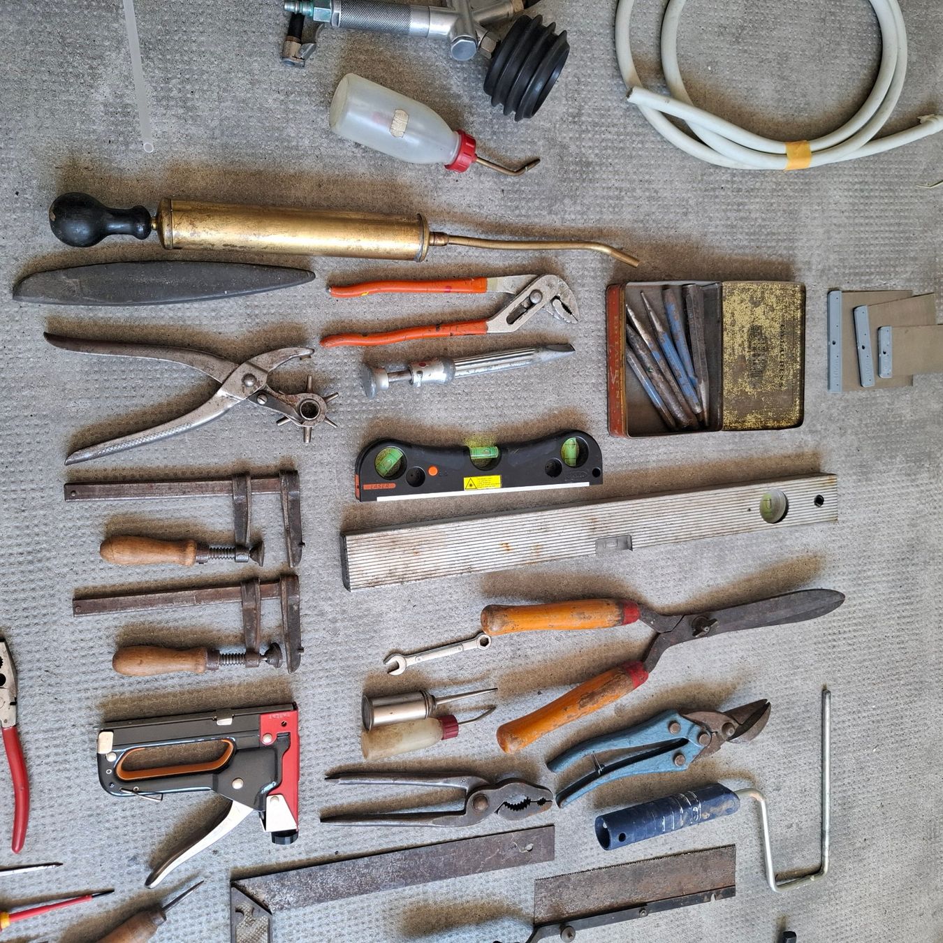 Tous les outils: Lot outils divers – D'occasion à Neuchâtel par Rochawood 2