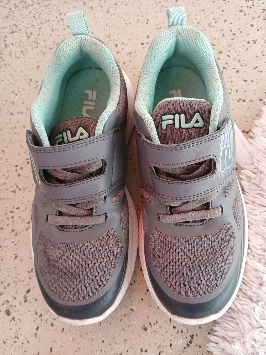 Fila Scarpe per ragazze: Fila Turnschuhe Grösse 33 – Usato da Worb venduto da Osterthal