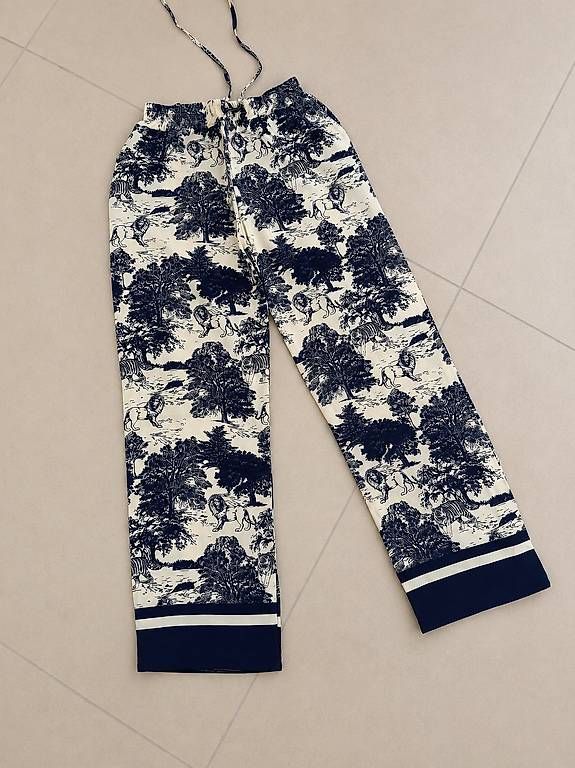 Pantalons: Satin Hose Gr. 34 NEW – D'occasion à Merlischachen par GlamGarb