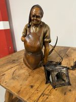 Lampe-Sculpture Montagnard Cordonnier avec Lanterne