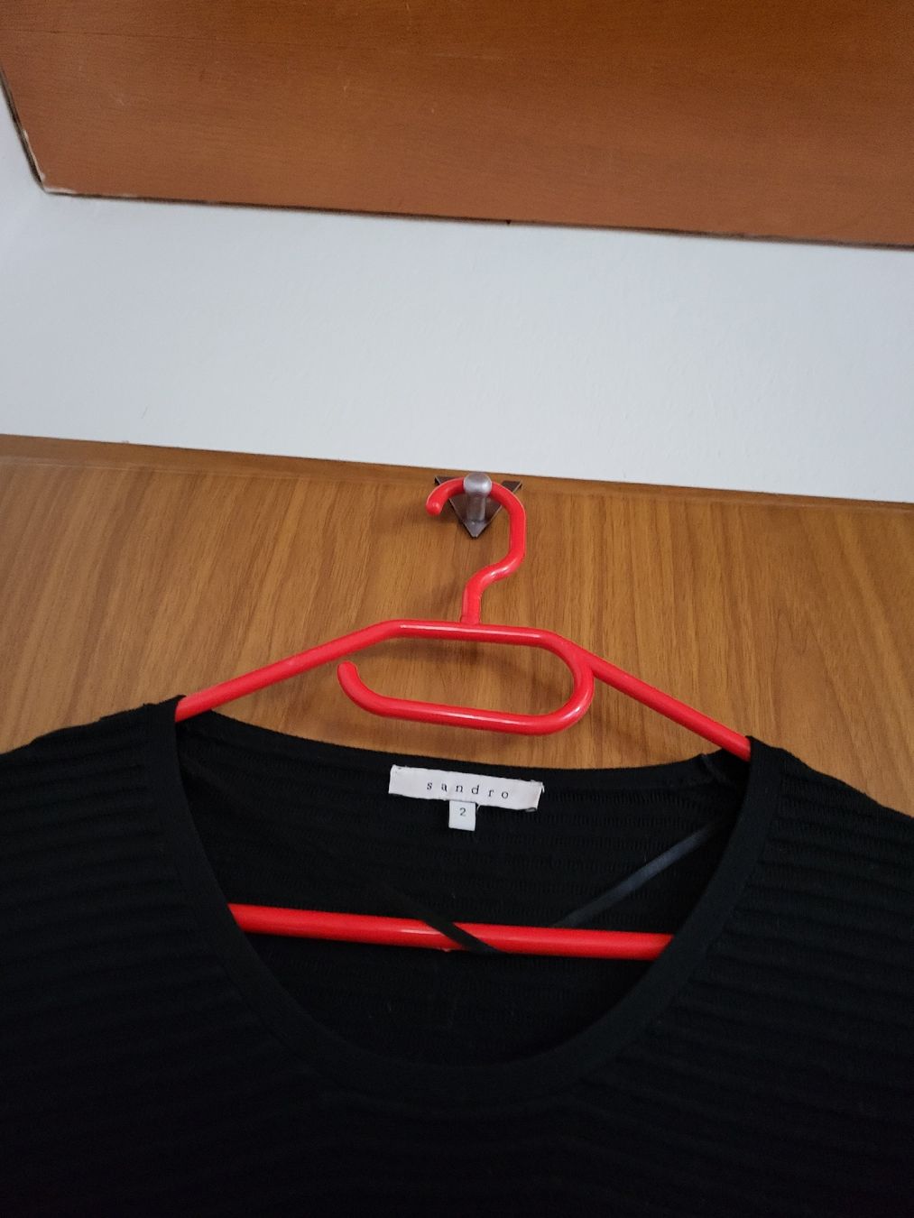 Sandro Pullover & Sweatshirts: Pull Sandro noir manches cuir T 2 automne/hiver – Gebraucht aus Niedergösgen von Eva2410 4