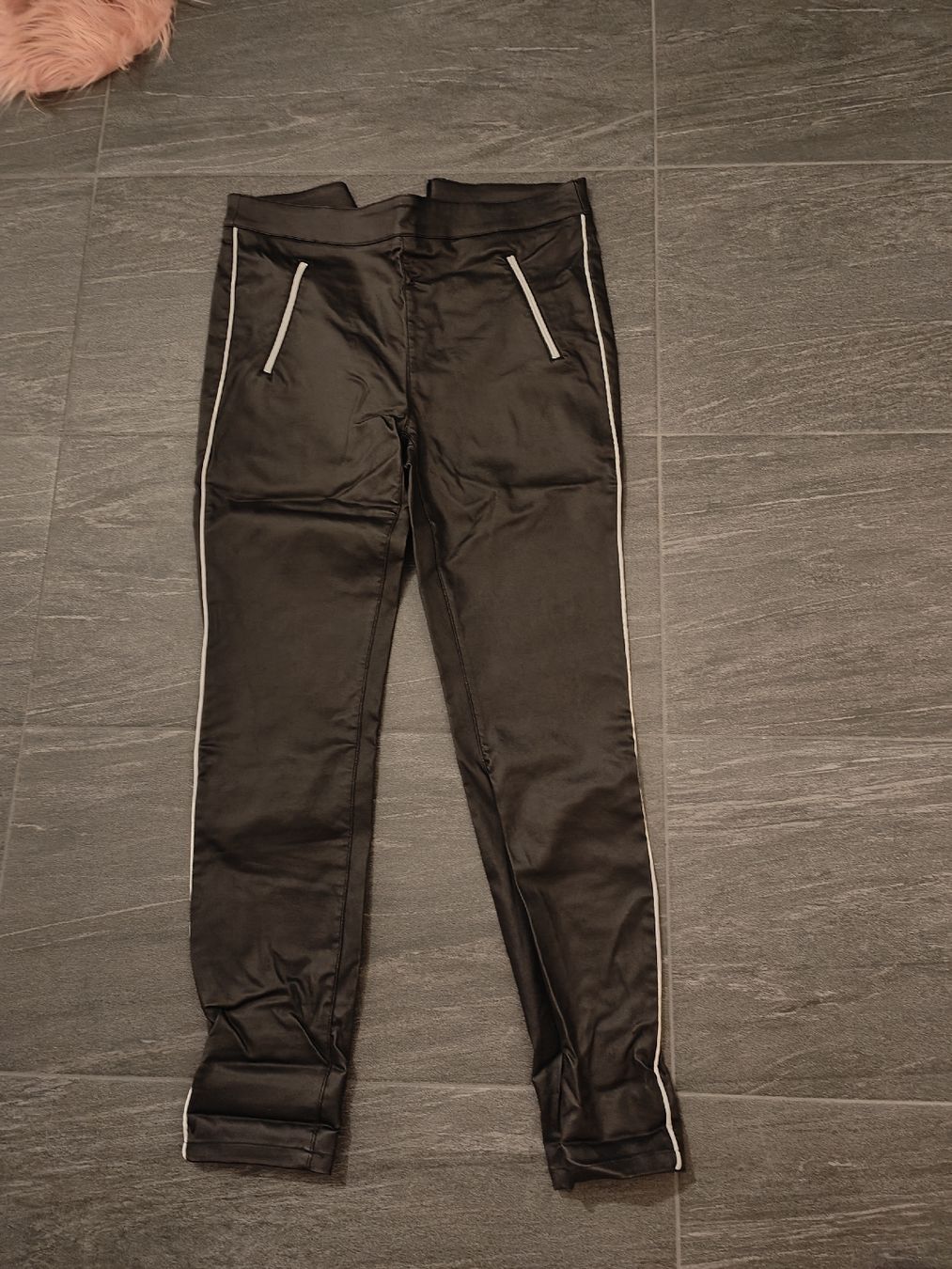Pantaloni: Kunstlederhose – Nuovo (secondo la descrizione) da Adelboden venduto da Markusandra