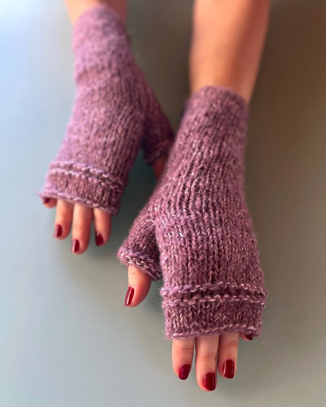 Handschuhe & Handstulpen: Warme, gestrickte Handstulpen, lila, neu – Neu und originalverpackt aus Laufen von flowerfan 2