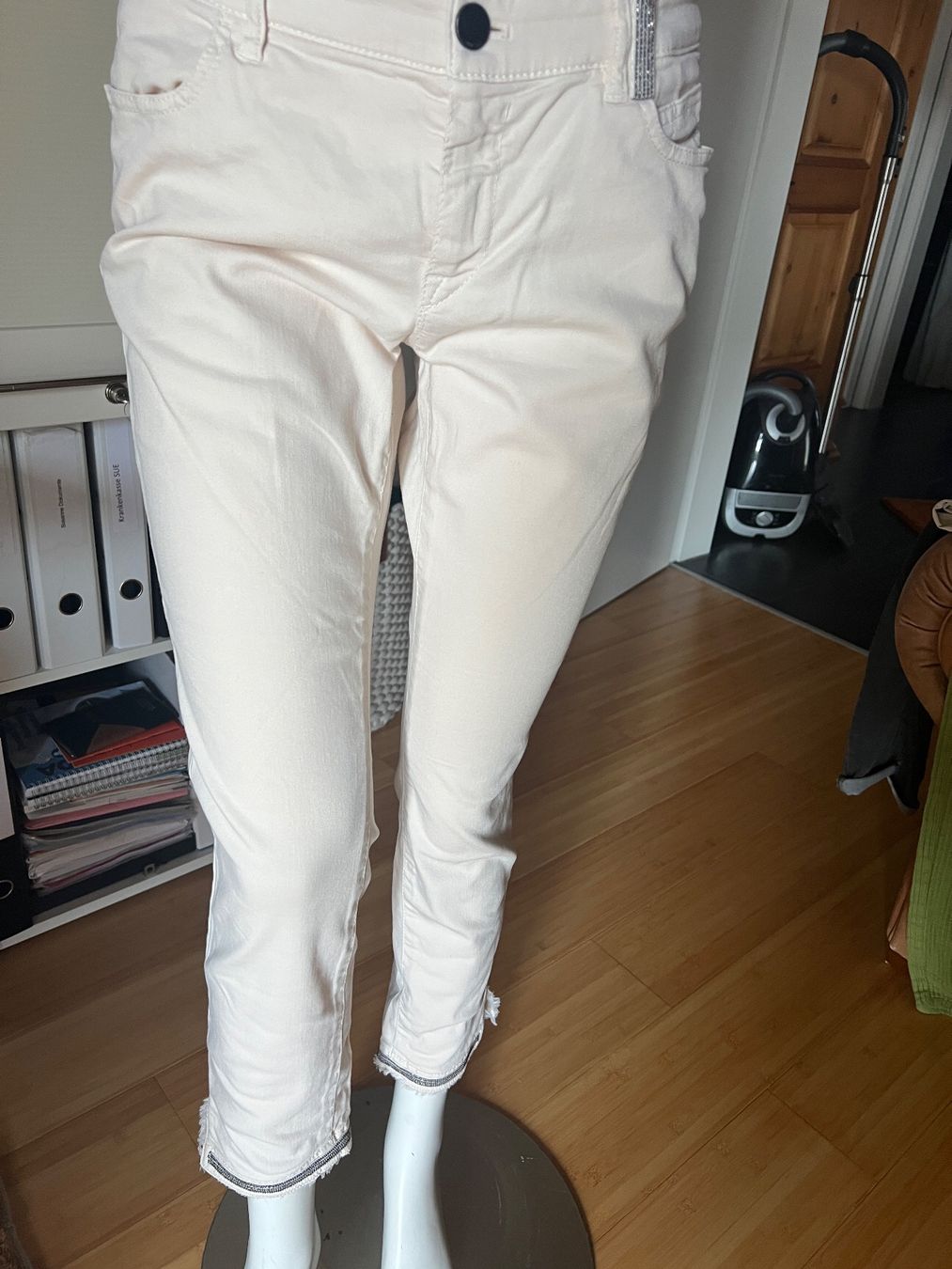 Marc Cain Pantaloni: MarcCain Gr 38 tolle Applikationen – Usato da Bonaduz venduto da Malves10 1