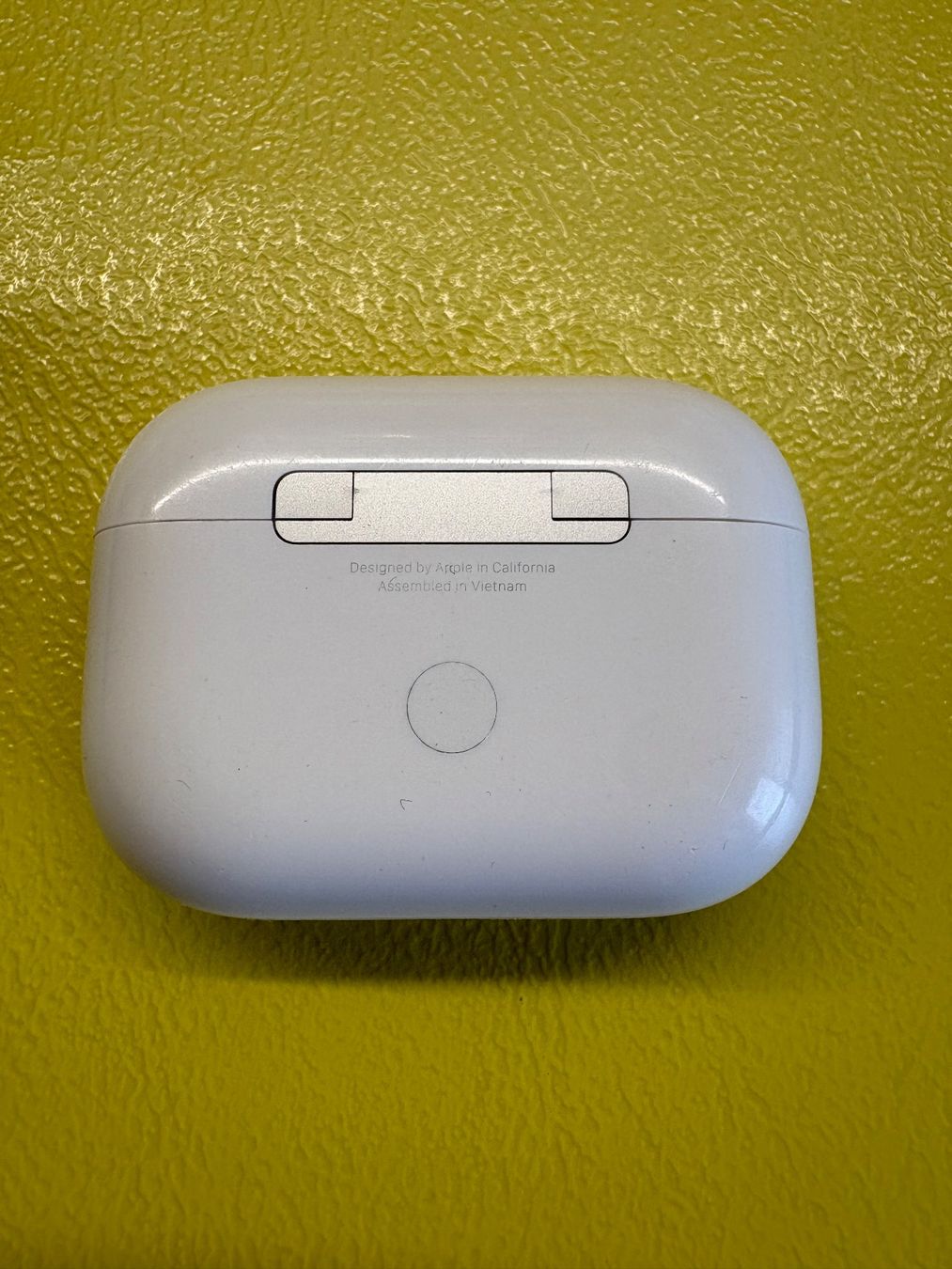 Apple Ladegeräte: Apple AirPods Pro2 charging case (A2968). – Gebraucht aus Lausanne von sil_2dxk 2