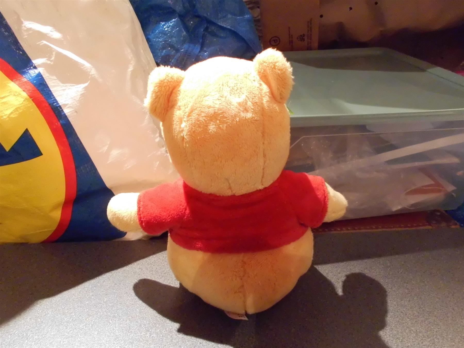 Disney Spielzeuge: Winnie the Pooh, sitzend – Gebraucht aus Zürich von Motzkuh 1