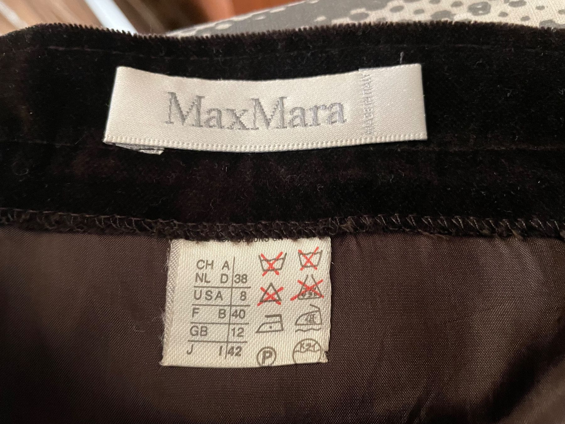 Max Mara Röcke: Max Mara brauner Samt Jupe Grösse 38 – Gebraucht aus Bern von Rigoler 3