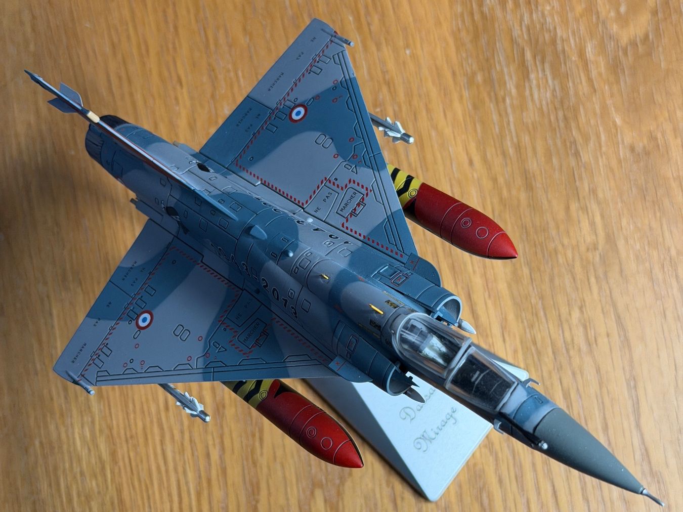 Kit di modellismo & Modellini statici: Dassault Mirage 2000 1:72 – Usato da Embrach venduto da Lieblingszeugs
