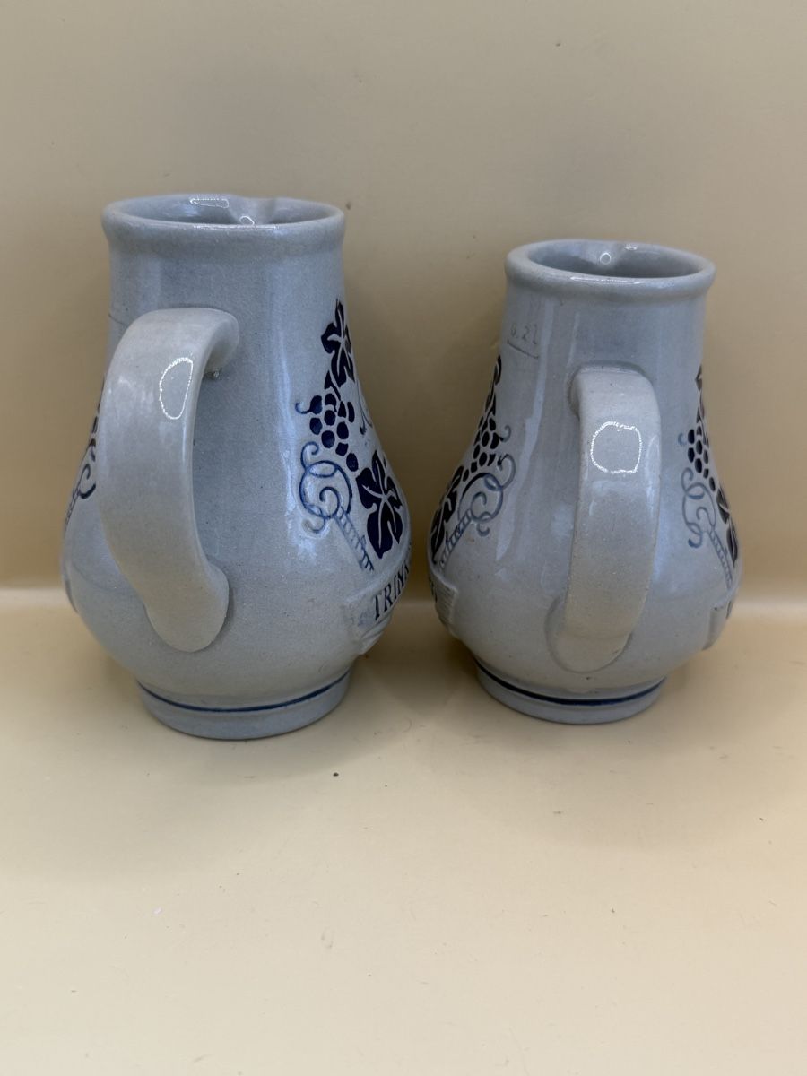 Caraffe: 2 pichets grès bleu décor vigne vintage Allemagne – Usato da Genève venduto da sho_67qj 4