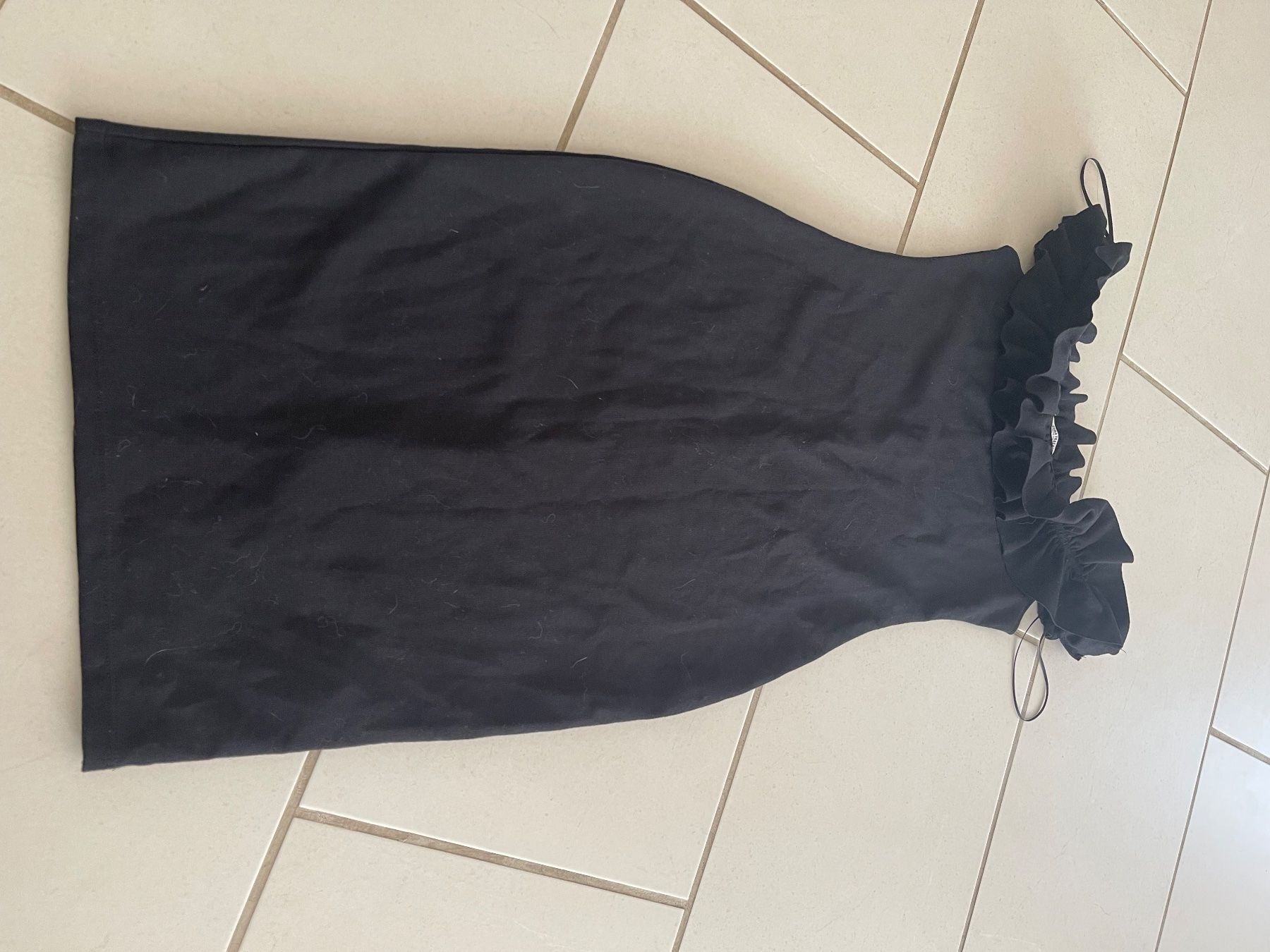 Zara Vestiti: Enges Zara Kleid Gr S Schwarz mit Volants – Usato da Bassersdorf venduto da Sandy456 1