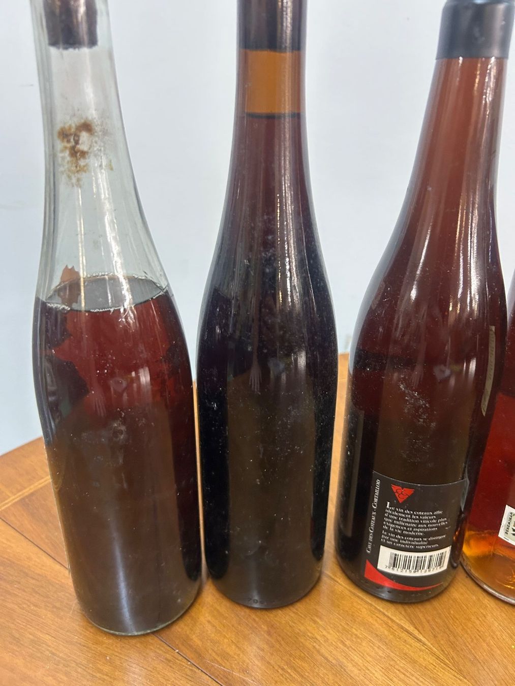 Wein: 10 Flaschen Rose-/ Weisswein – Gebraucht aus Zürich von Levelart 8
