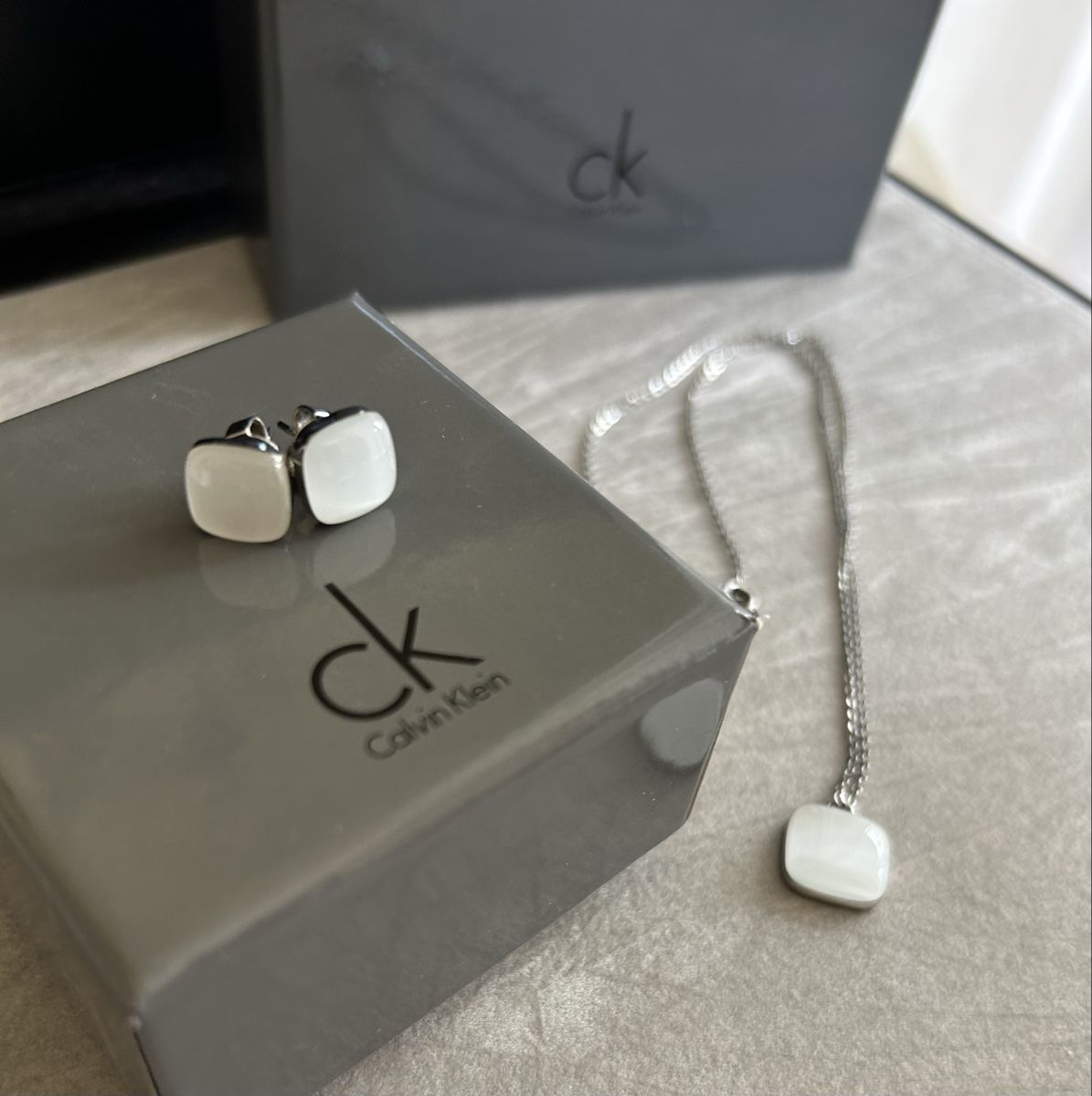 Calvin Klein Orecchini pendenti & Orecchini a lobo: Schmuck-Set von Calvin Klein – Usato da Riehen venduto da BESSI17 1