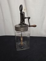 Antiker Butterbereiter aus Glas mit Kurbelmechanismus