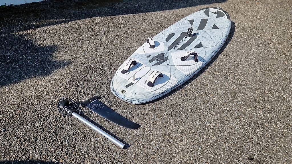 Surfboards & Schwimmbrette: Premium Windsurf-Komplettset - sofort startklar – Gebraucht aus Hunzenschwil von Matthinique 4