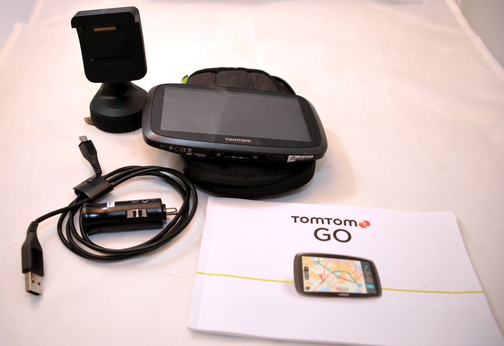 Acquista l'accessorio Kit ventosa e cavo di alimentazione per PND TomTom online