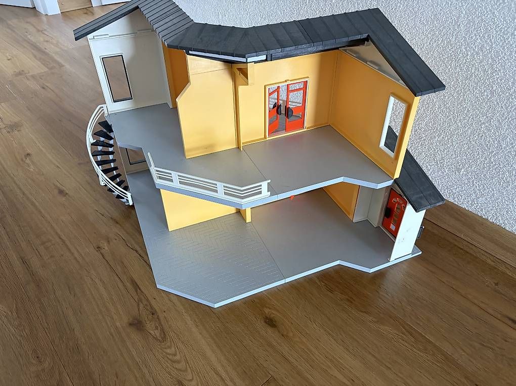 Playmobil Giocattoli: Playmobil Villa – Usato da Bennau venduto da Kristina12345 2
