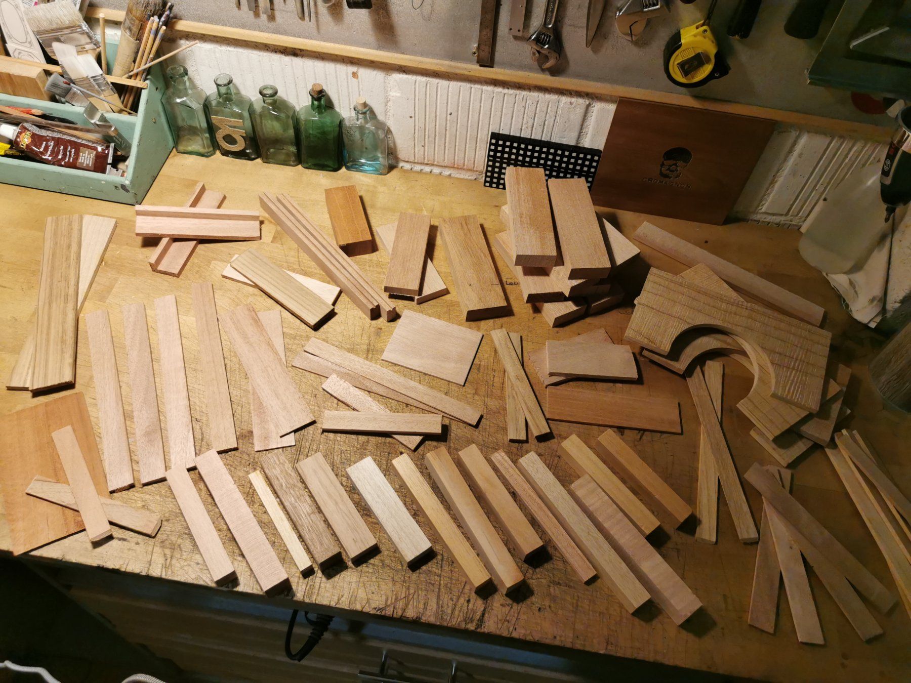 Articles en bois: Zedern Holz Klötze / Holzreste – D'occasion à Wetzikon ZH par Tothart
