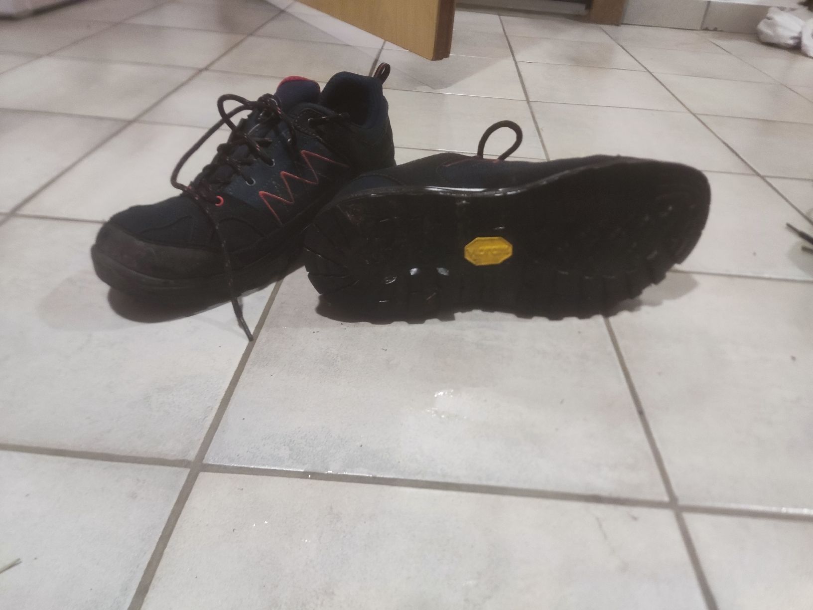 Herrenschuhe: Trekking Schuhe  – Neu (gemäss Beschreibung) aus Oberiberg von Guidodett 1