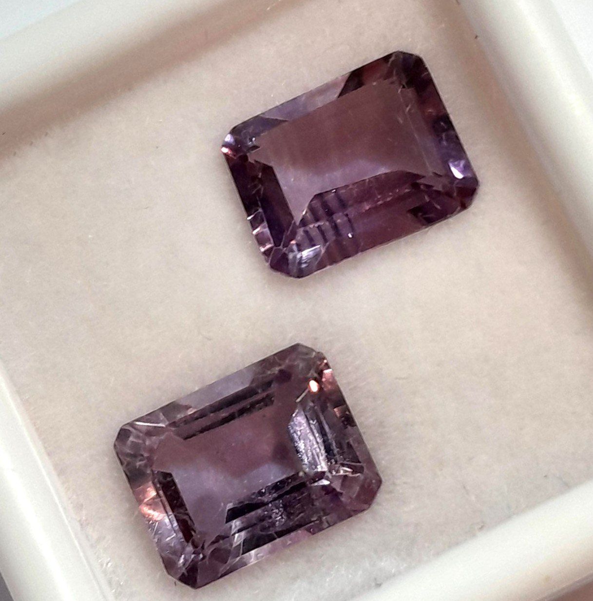 Pietre preziose: 2x Améthystes EM 9x7 mm - Valeur 75.- Fr – Nuovo (secondo la descrizione) da Grimisuat venduto da Valgem 2