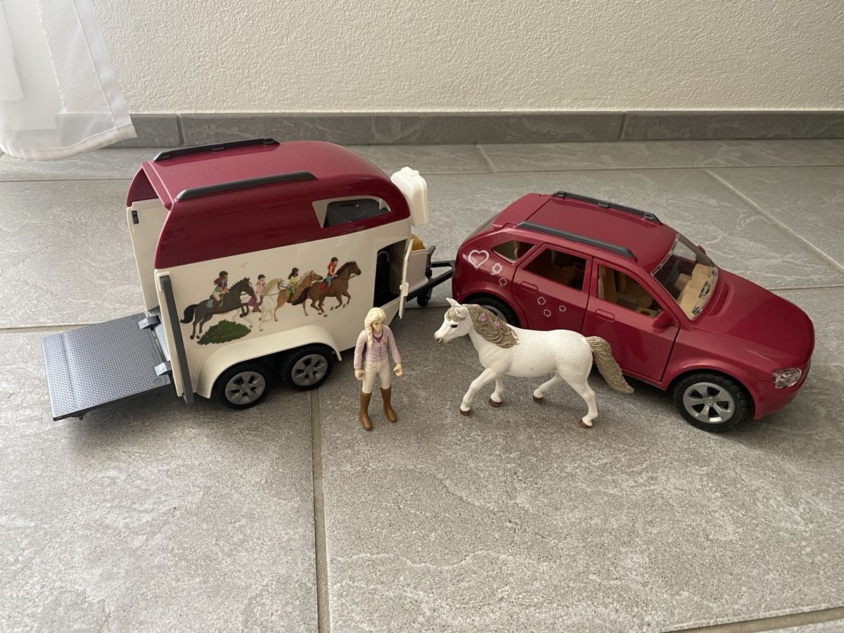 Schleich Jouets: SCHLEICH - Auto mit Pferdeanhaenger und Figur – D'occasion à Würenlos par fasp2012