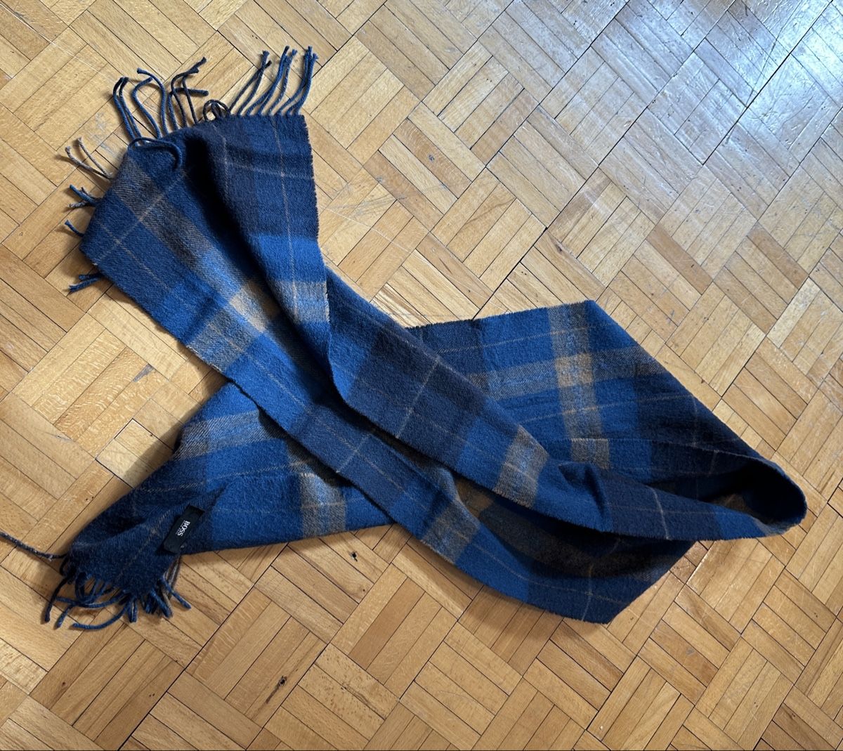Hugo Boss Foulard & Sciarpe: Hugo Boss Schal – Usato da Zürich venduto da Paleardi